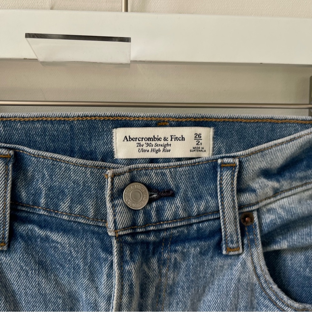 Abercrombie & Fitch Women's The 90’s Straight Ultra High Rise size 2 / 26 - Picture 3 of 6